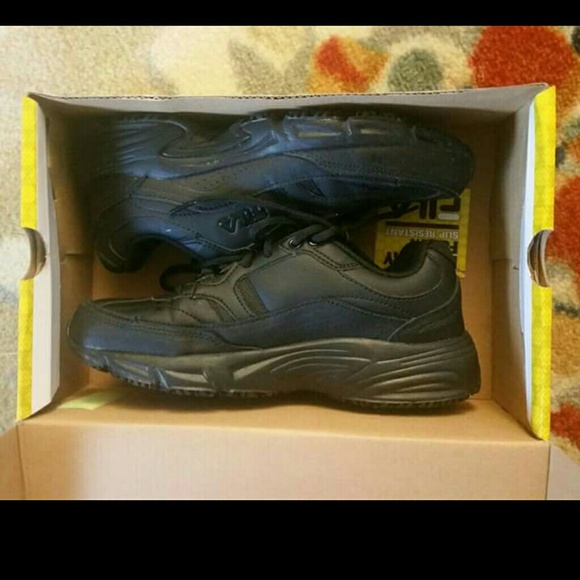 FILA SLIP RESISTANT MEMORY FOAM WORK SHOES NWT FILA SLIP RESISTANT MEMORY FOAM WORK SHOES NWT